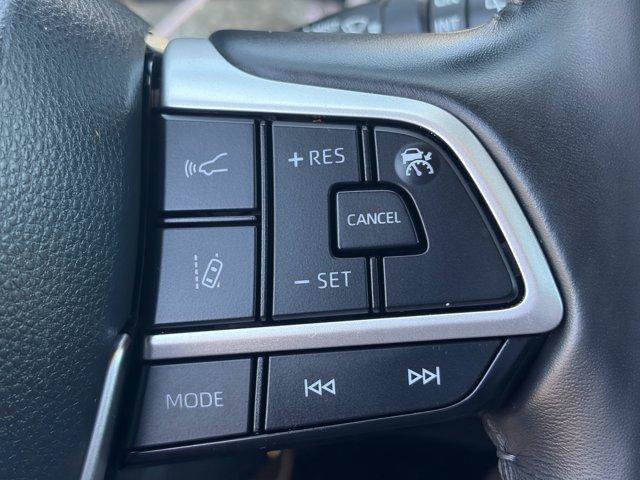 Used 2023 Toyota Highlander XLE FWD image 25