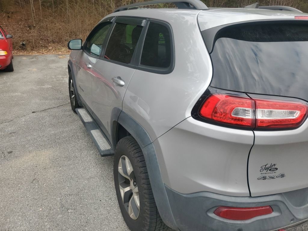 Used 2018 Jeep Cherokee Trailhawk image 10