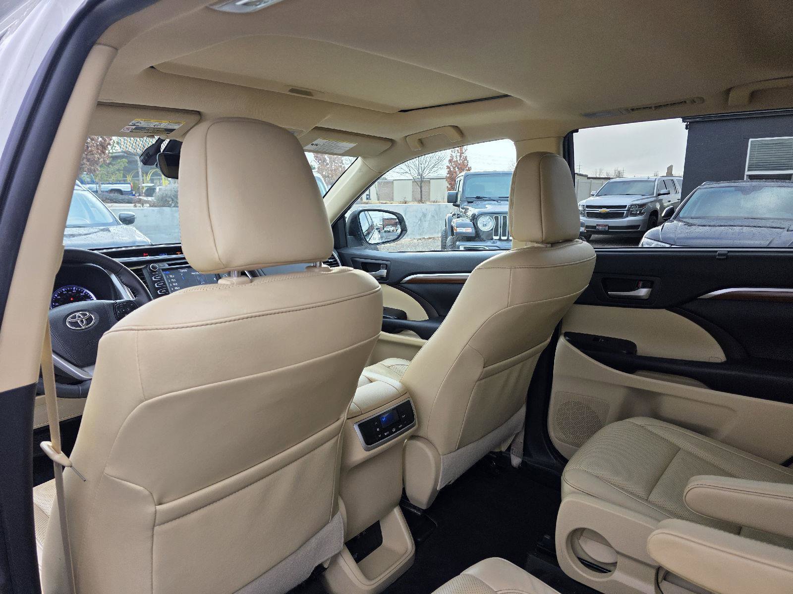 Used 2019 Toyota Highlander Limited image 15