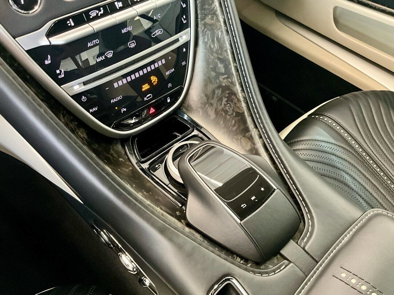 Used 2018 Aston Martin DB11 V12 image 50