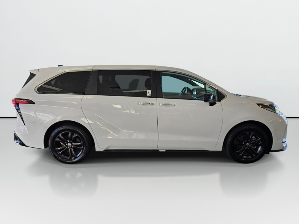 Used 2024 Toyota Sienna XSE AWD/4WD image 6