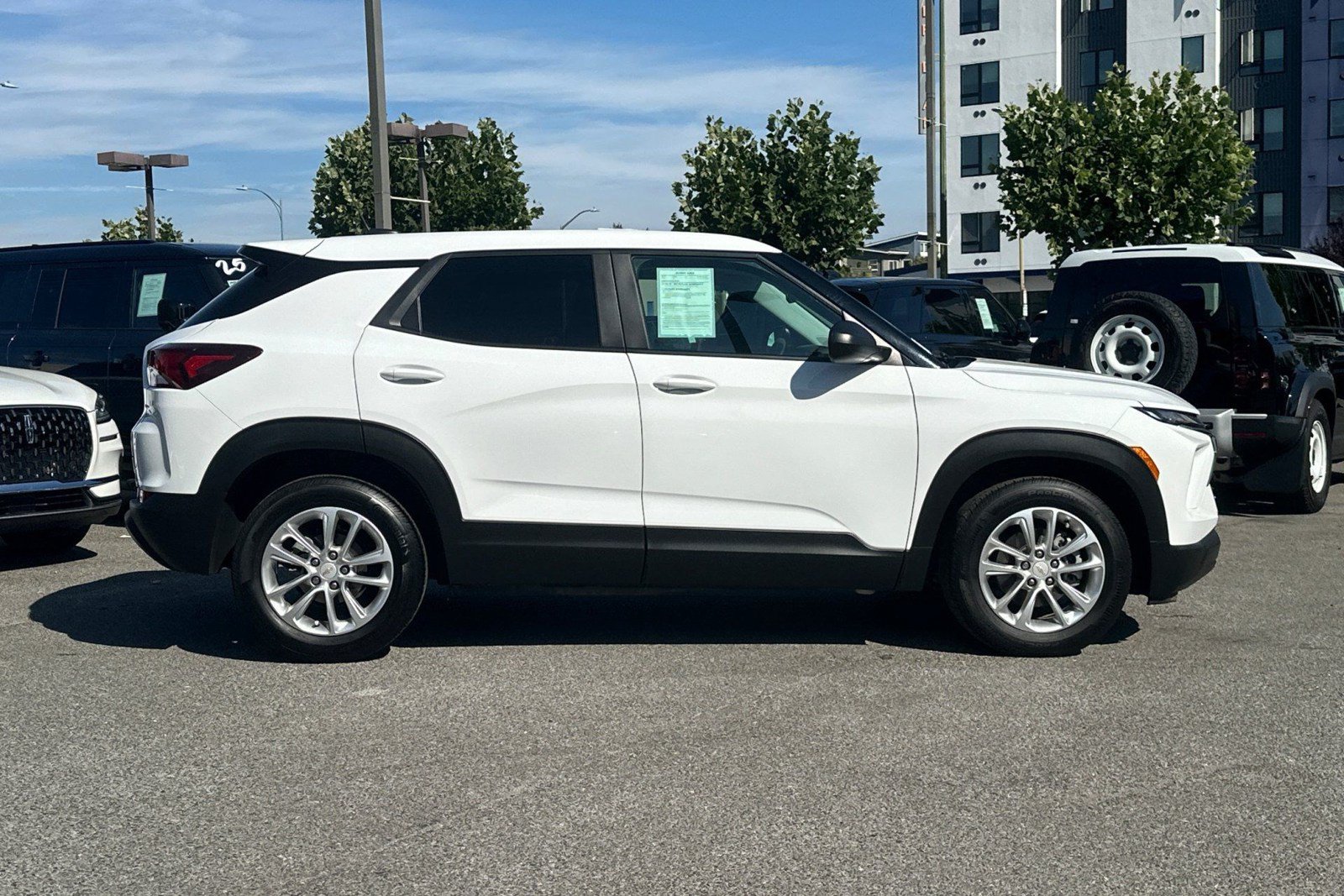Used 2025 Chevrolet TrailBlazer LS w/ LS Convenience Package FWD image 8