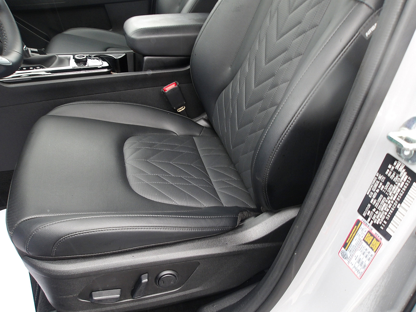 Used 2025 Kia Sportage X-Line w/ Premium Package image 12