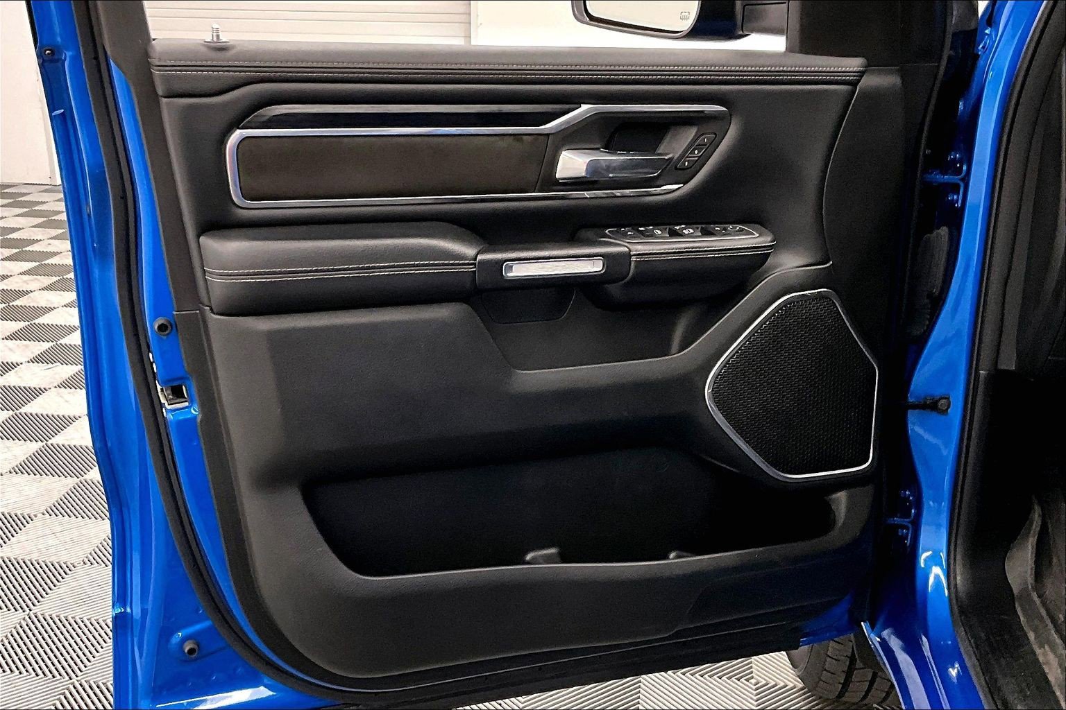 Used 2023 RAM 1500 Laramie AWD/4WD image 21