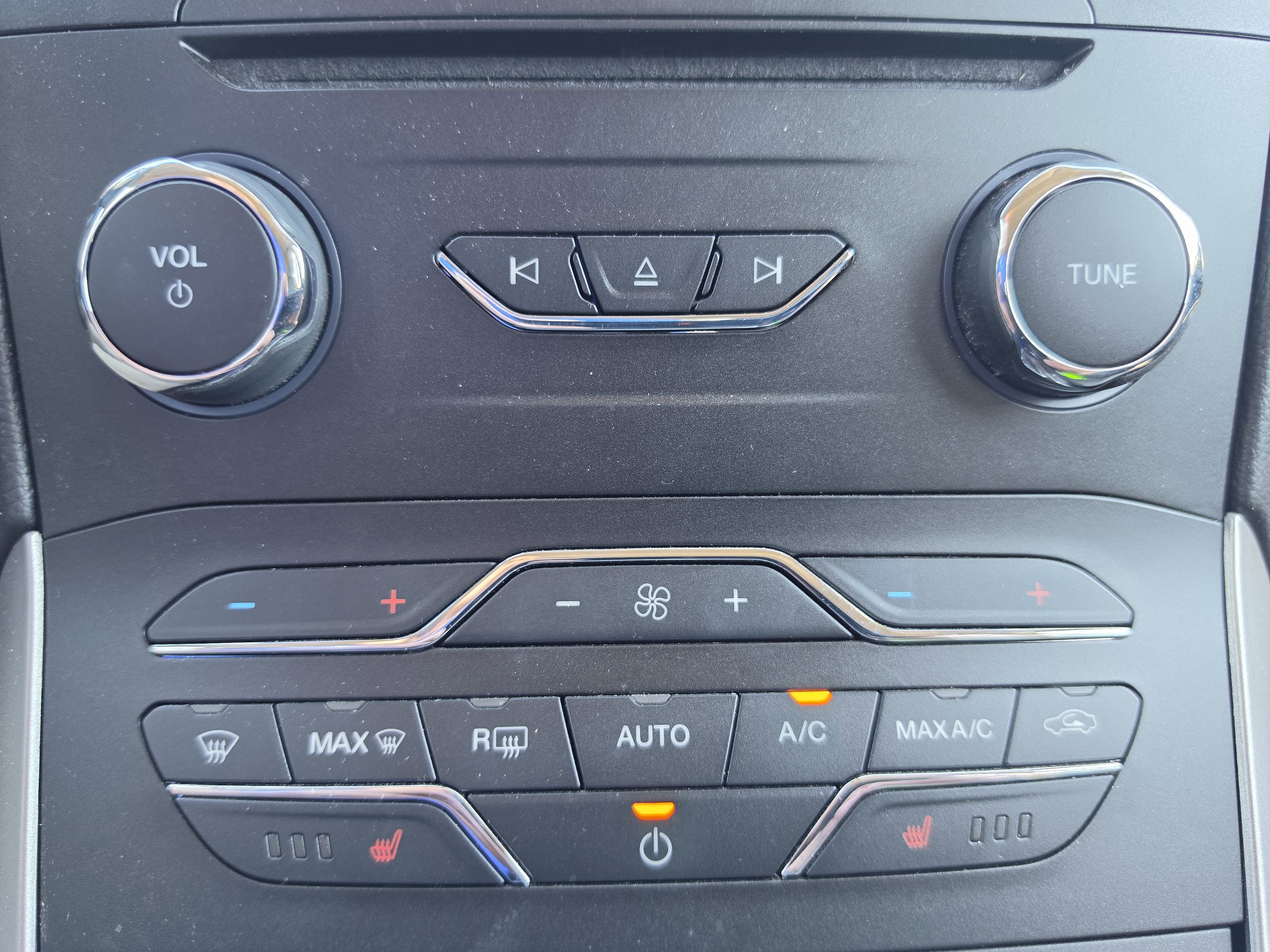 Used 2018 Ford Edge SEL w/ Equipment Group 201A AWD/4WD image 26