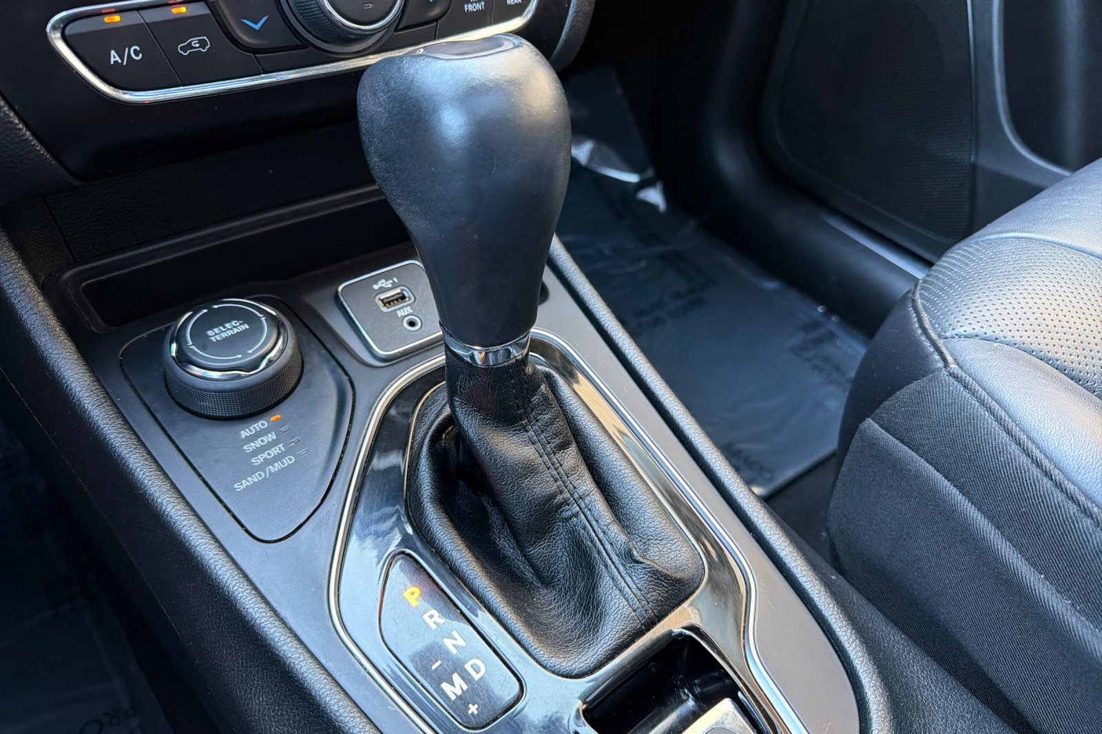 Used 2020 Jeep Cherokee Limited w/ Technology Group image 22