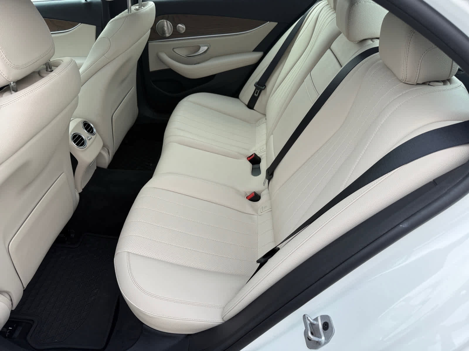 Used 2022 Mercedes-Benz E 350 Sedan image 11