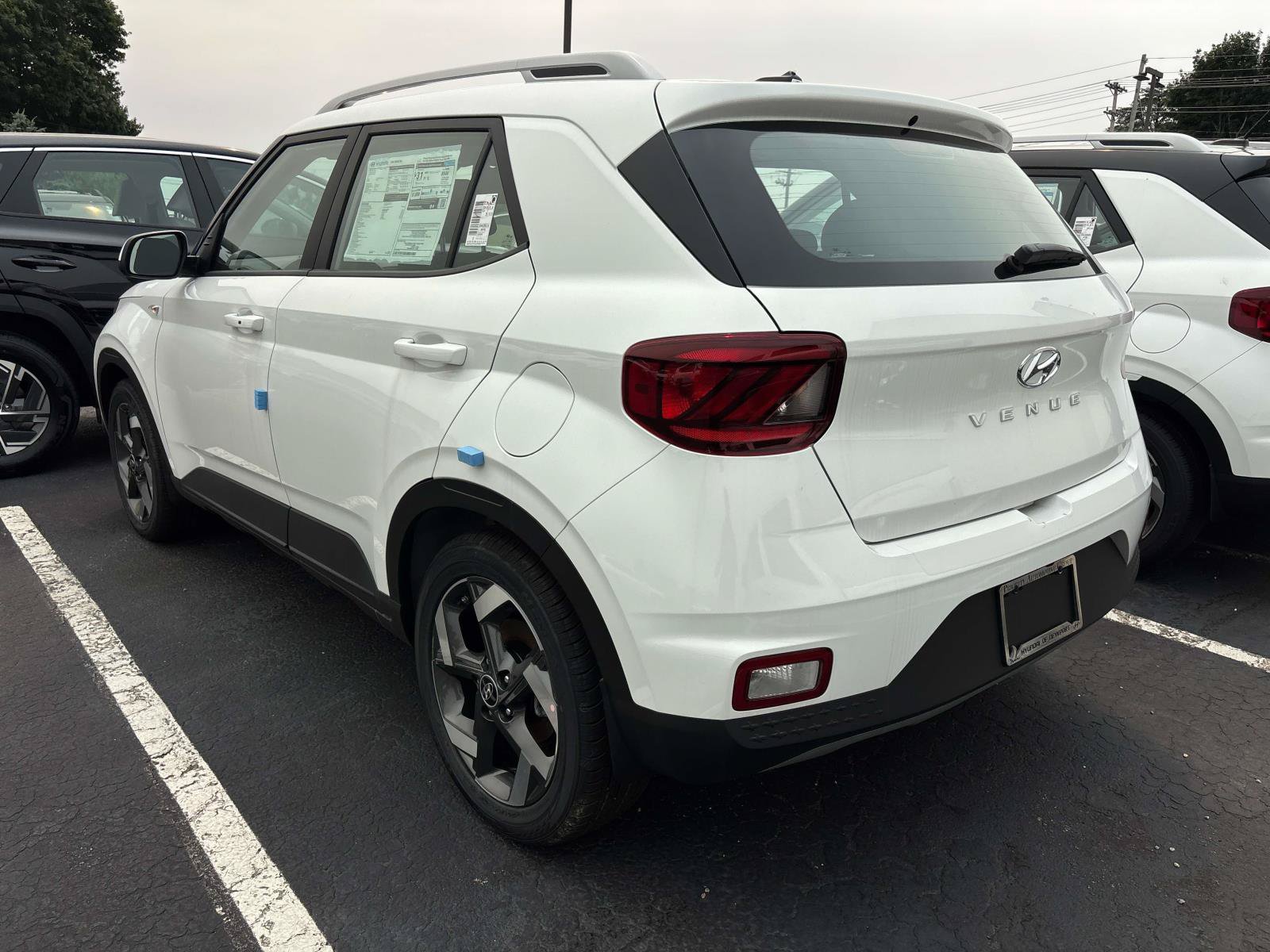 Used 2026 Hyundai Venue SEL FWD image 3
