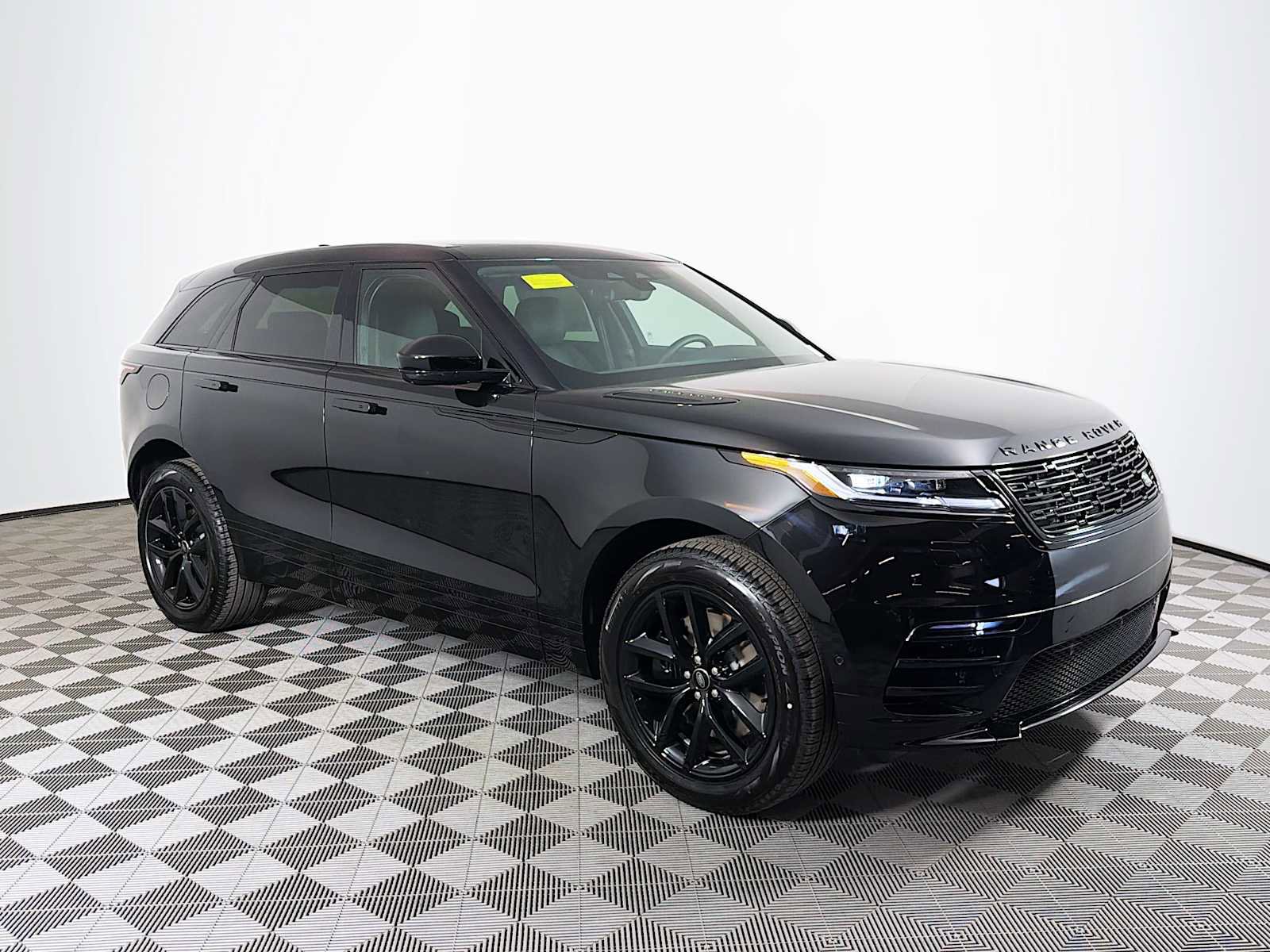 New 2026 Land Rover Range Rover Velar Dynamic SE AWD/4WD image 3