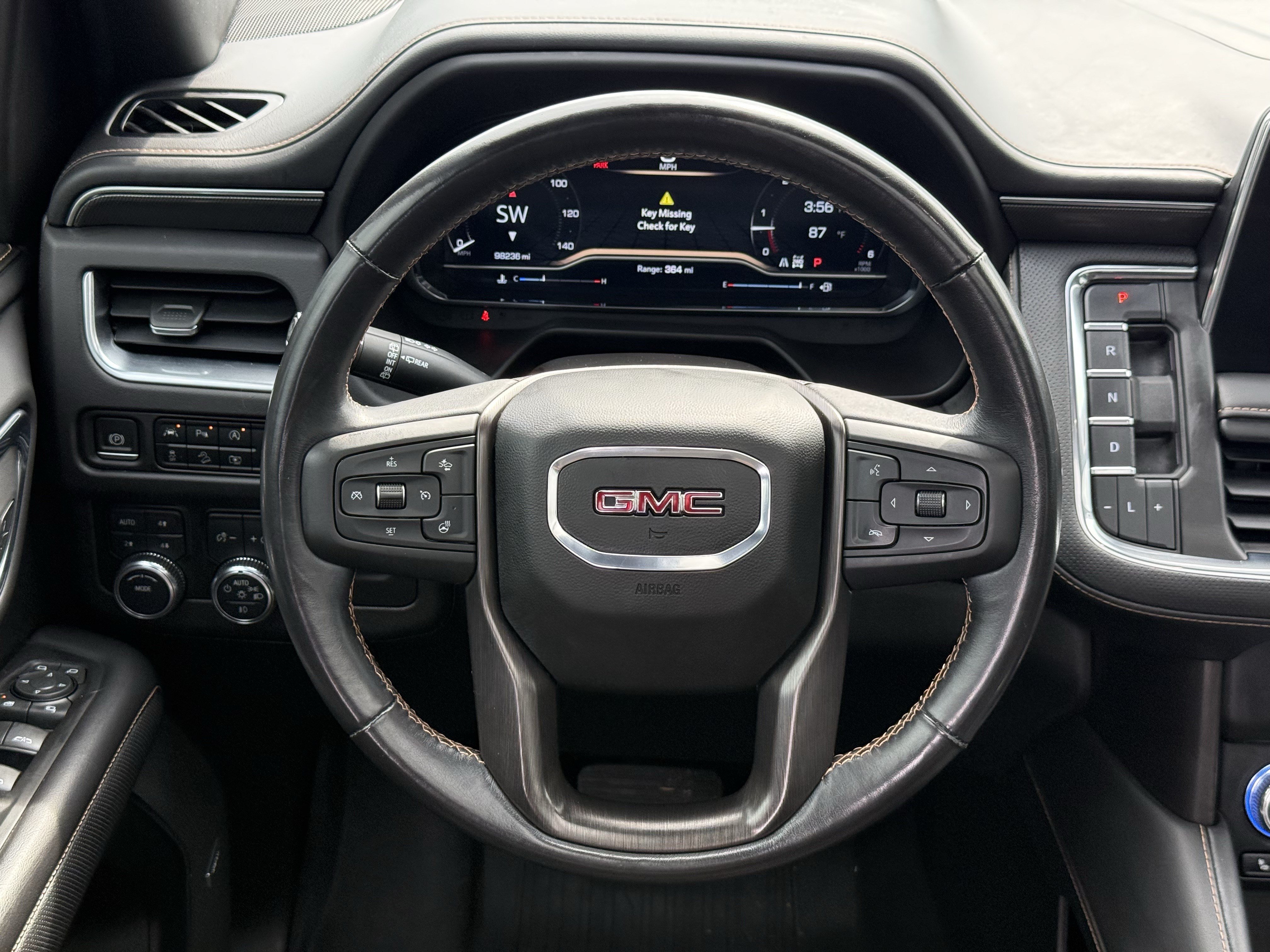 Used 2023 GMC Yukon XL AT4 w/ AT4 Premium Package AWD/4WD image 15
