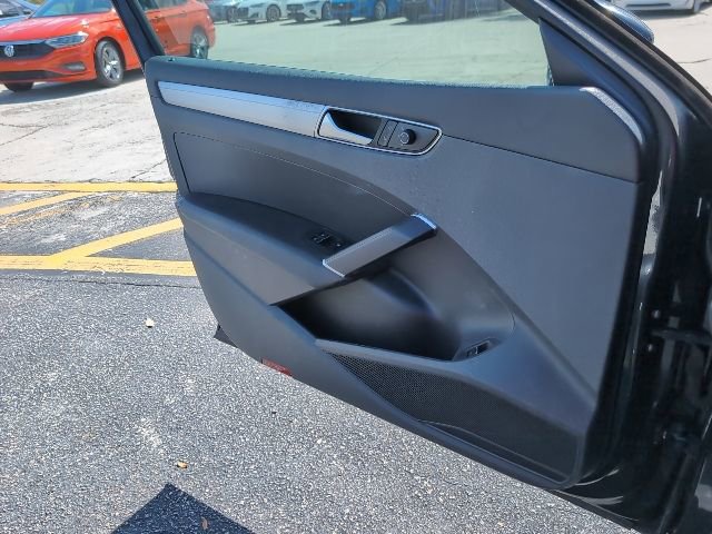 Used 2017 Volkswagen Passat 1.8T S image 21