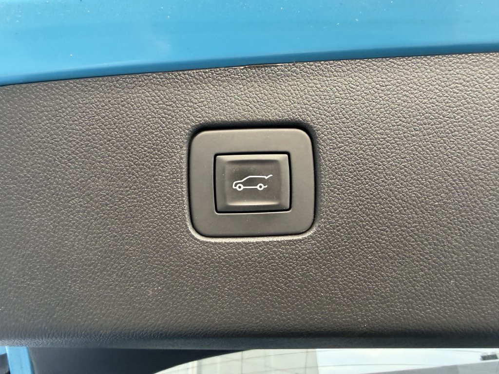 Used 2025 Buick Envista Sport Touring w/ Convenience II Package FWD image 27