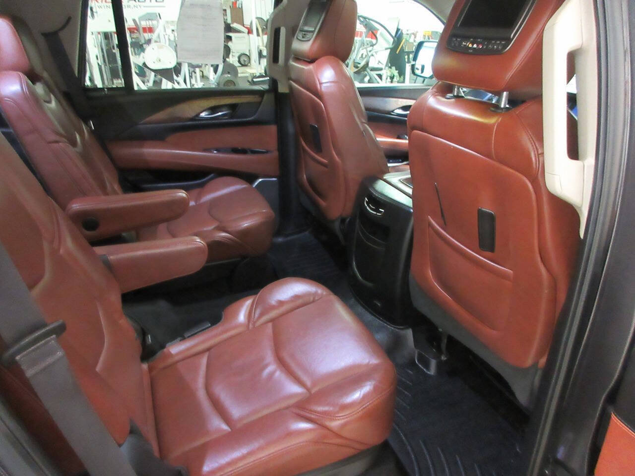 Used 2017 Cadillac Escalade Luxury AWD/4WD image 15