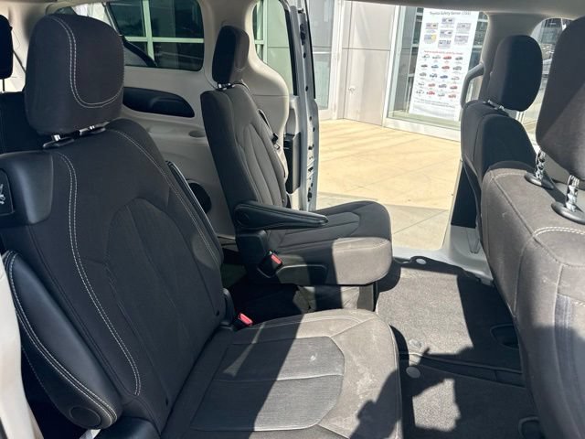 Used 2024 Chrysler Voyager LX FWD image 29