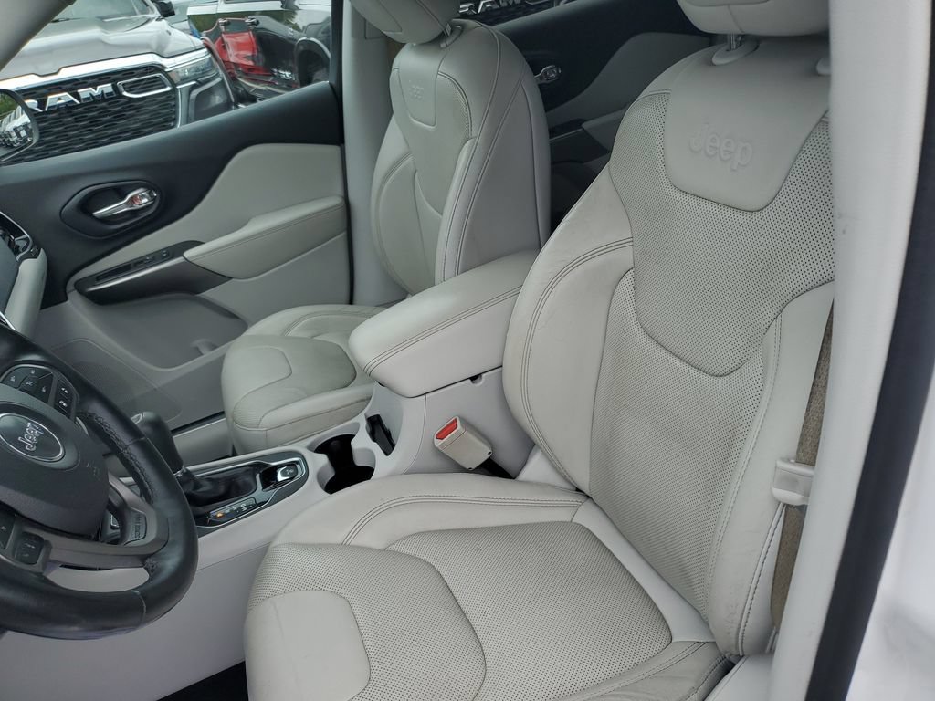 Certified 2019 Jeep Cherokee Limited w/ Luxury Group FWD image 16