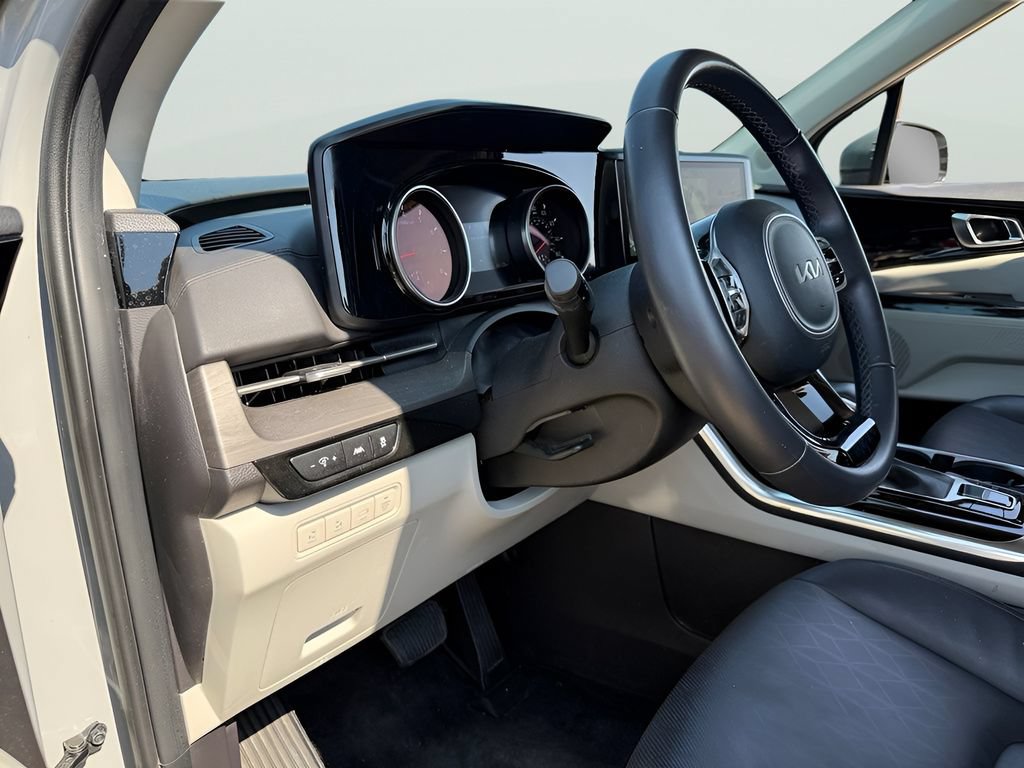 Used 2024 Kia Carnival EX FWD image 7