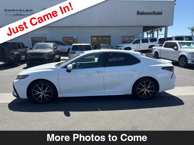 Used 2023 Toyota Camry SE w/ Convenience Package FWD image 2