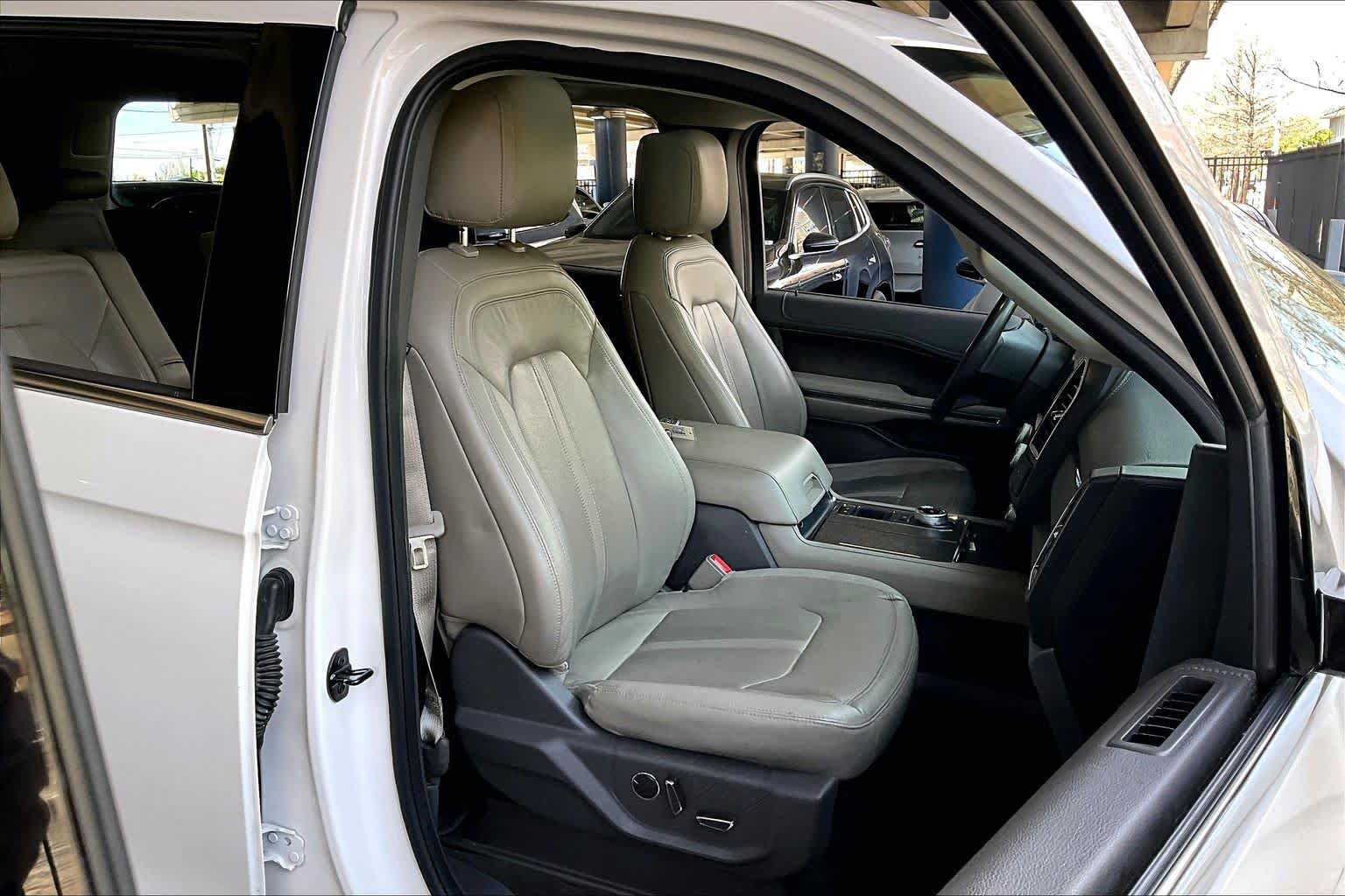 Used 2019 Ford Expedition Limited w/ Equipment Group 302A RWD image 8