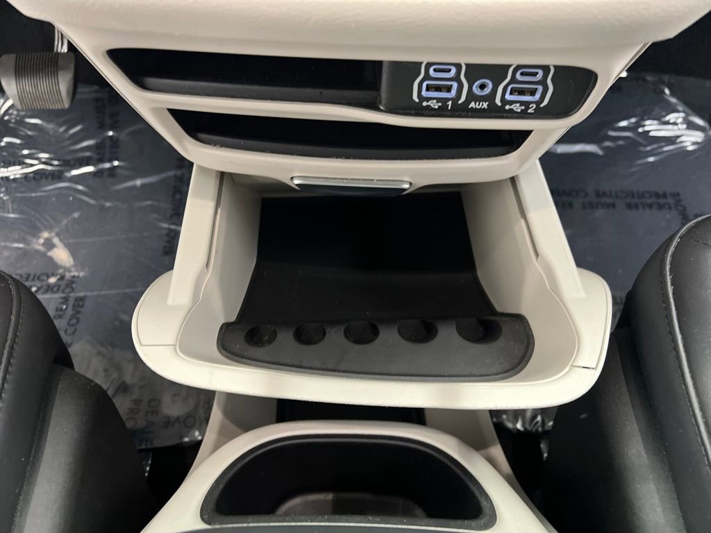 Used 2024 Chrysler Pacifica Touring-L image 49