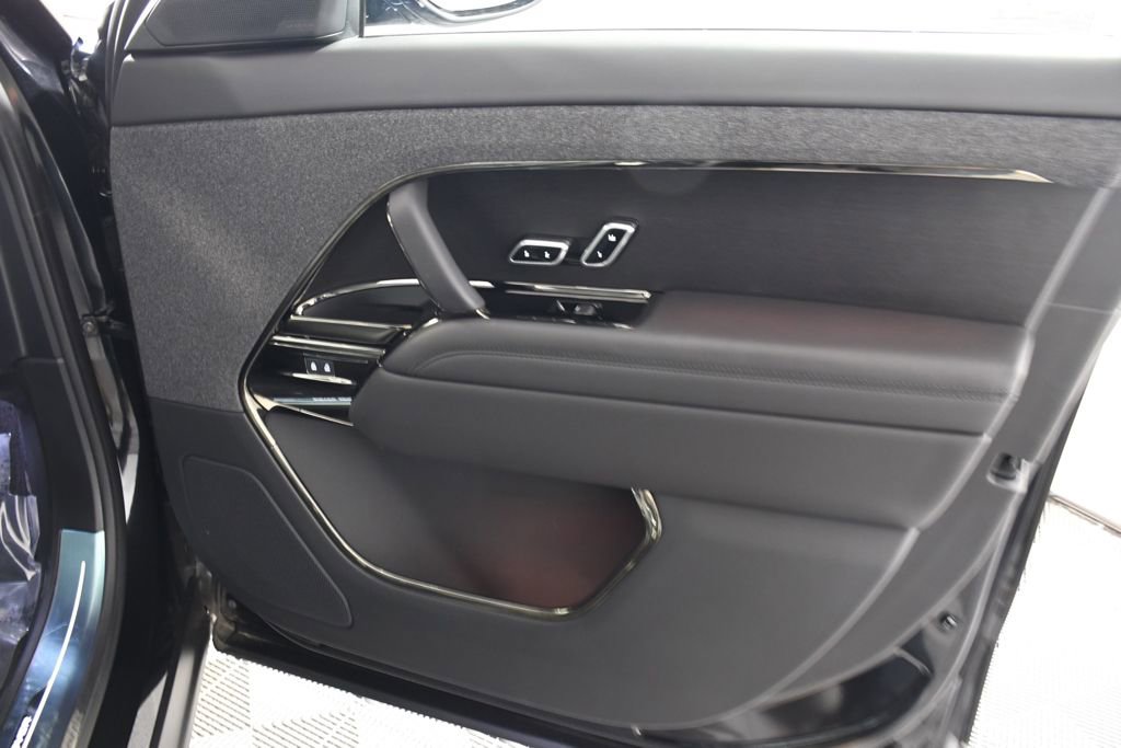 Certified 2025 Land Rover Range Rover Sport Dynamic SE image 17
