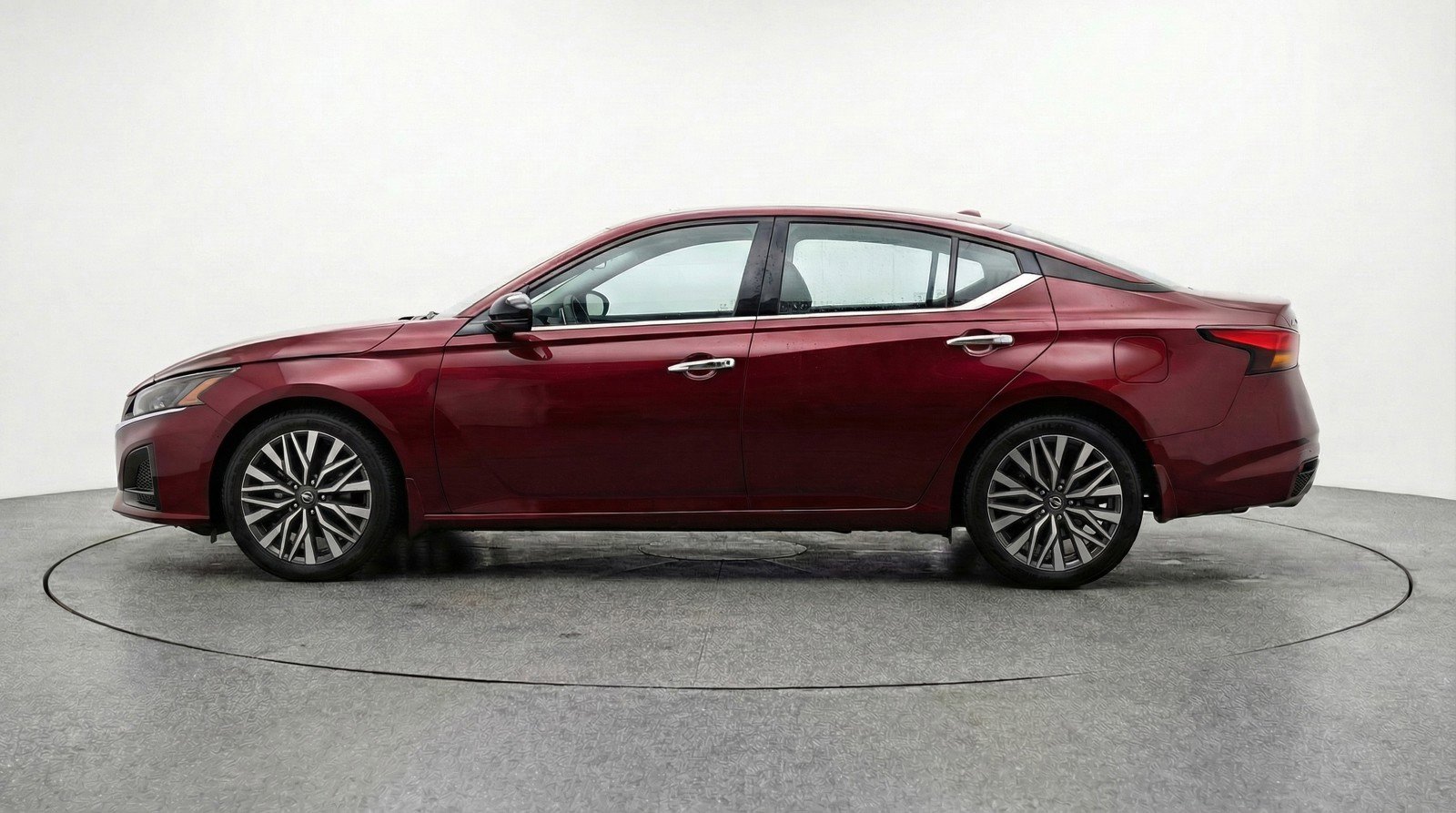 Used 2025 Nissan Altima 2.5 SV image 5