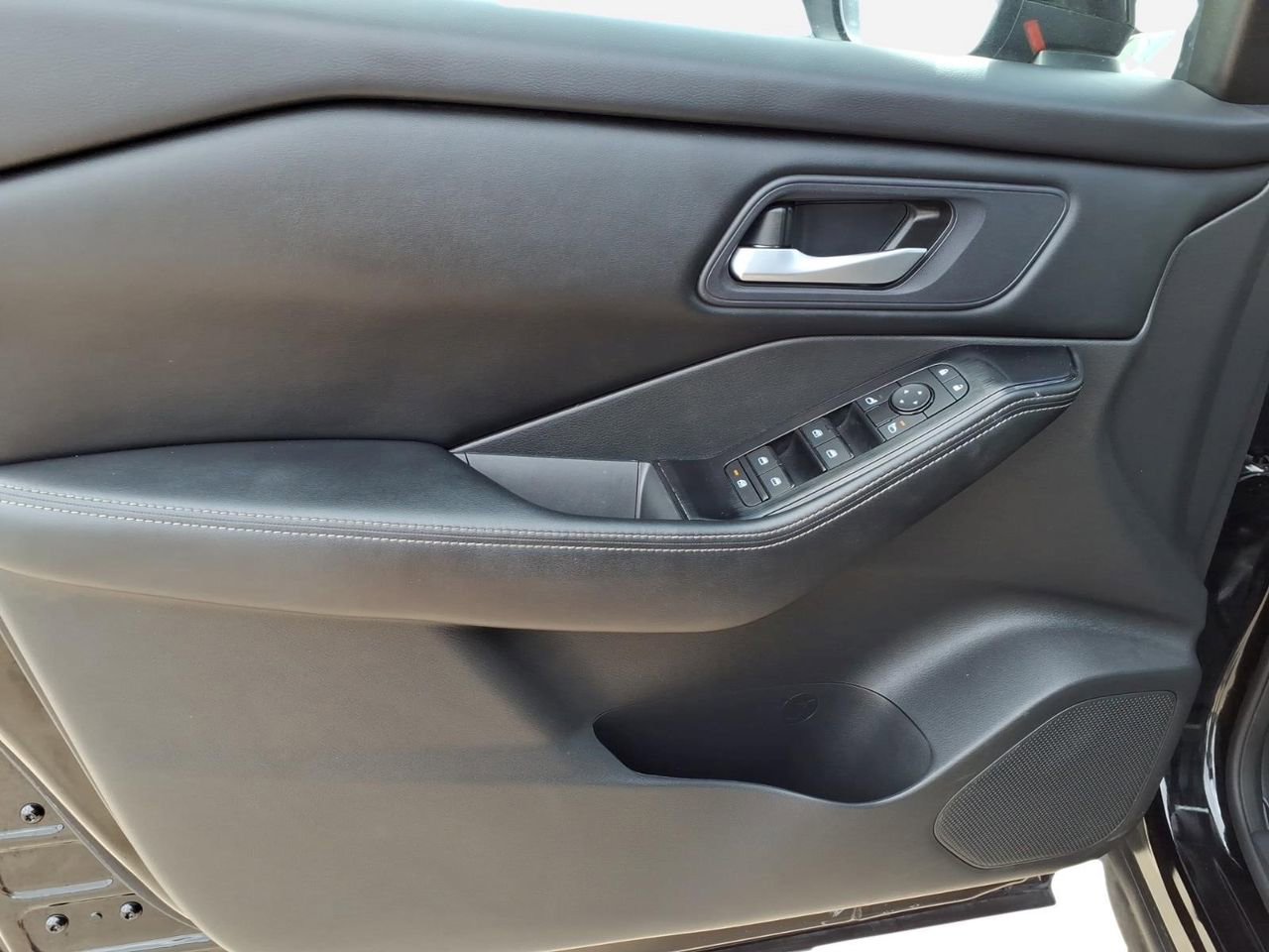 Used 2024 Nissan Rogue SV AWD/4WD image 14