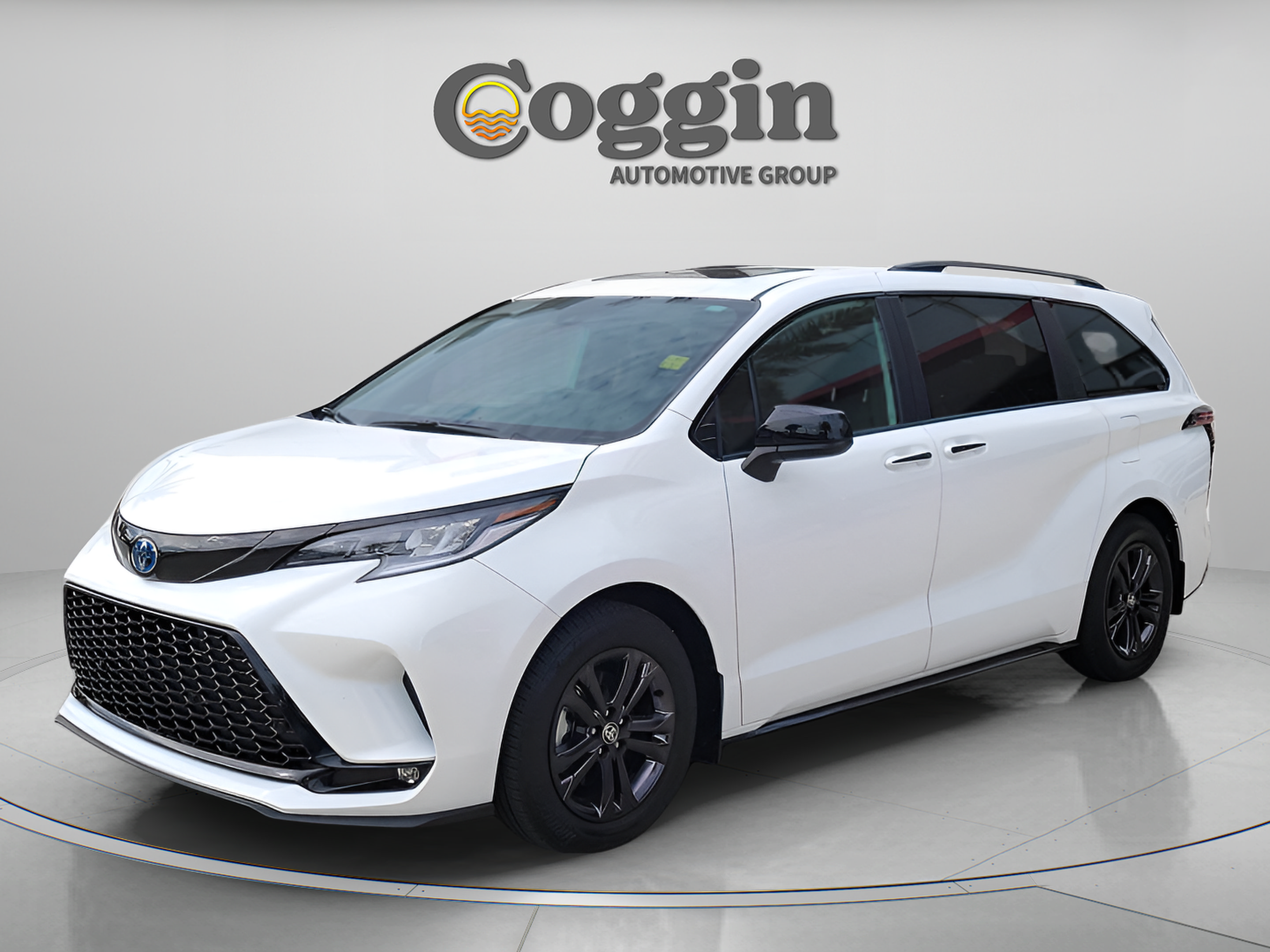 Certified 2025 Toyota Sienna XSE w/ XSE Plus Package AWD/4WD image 2