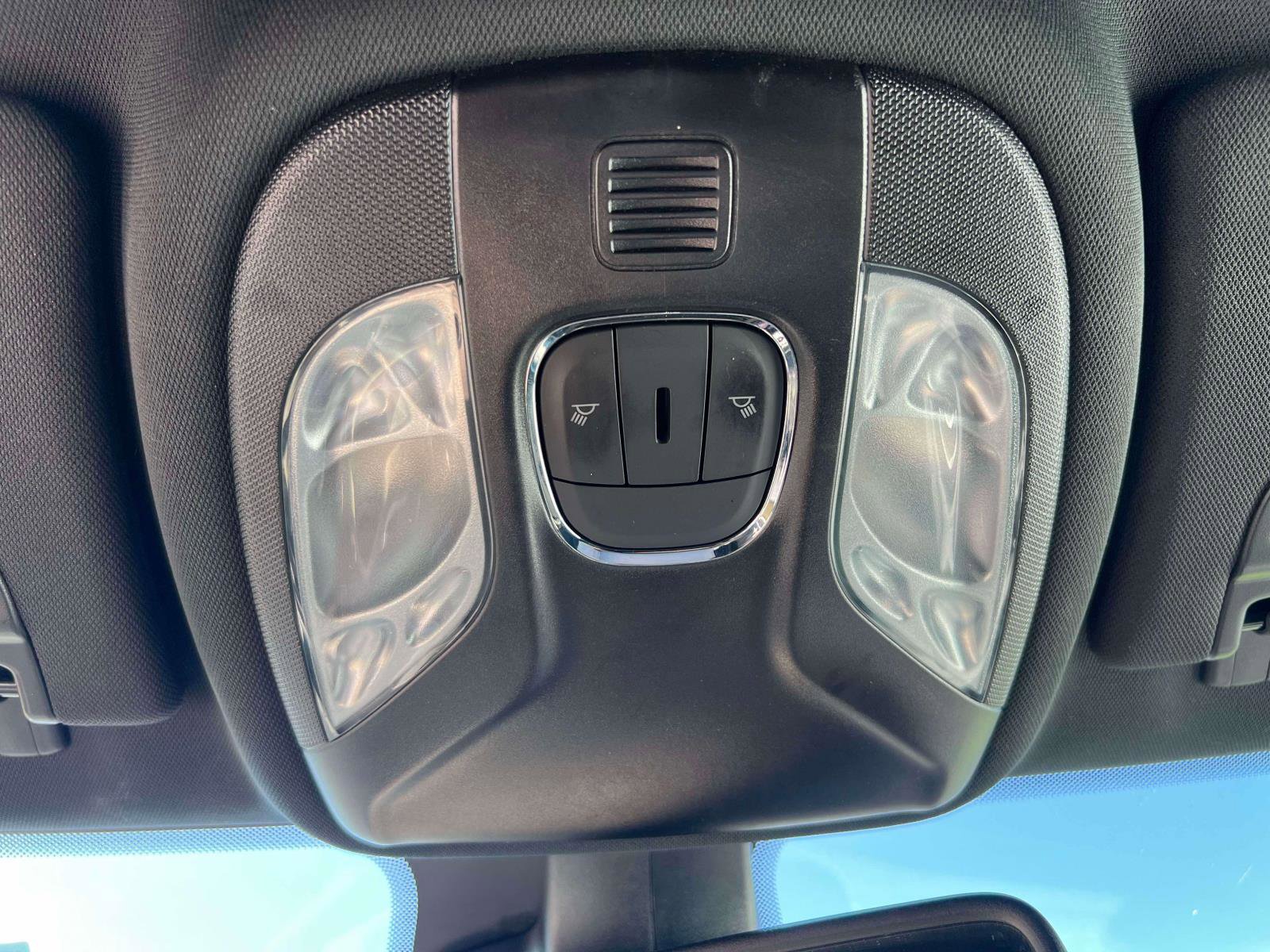 Used 2023 Jeep Compass Latitude image 9