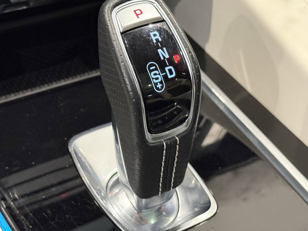 Used 2020 Jaguar F-PACE SVR image 30