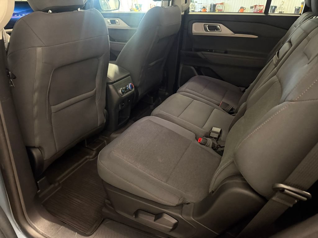 Used 2025 Ford Explorer Active AWD/4WD image 24
