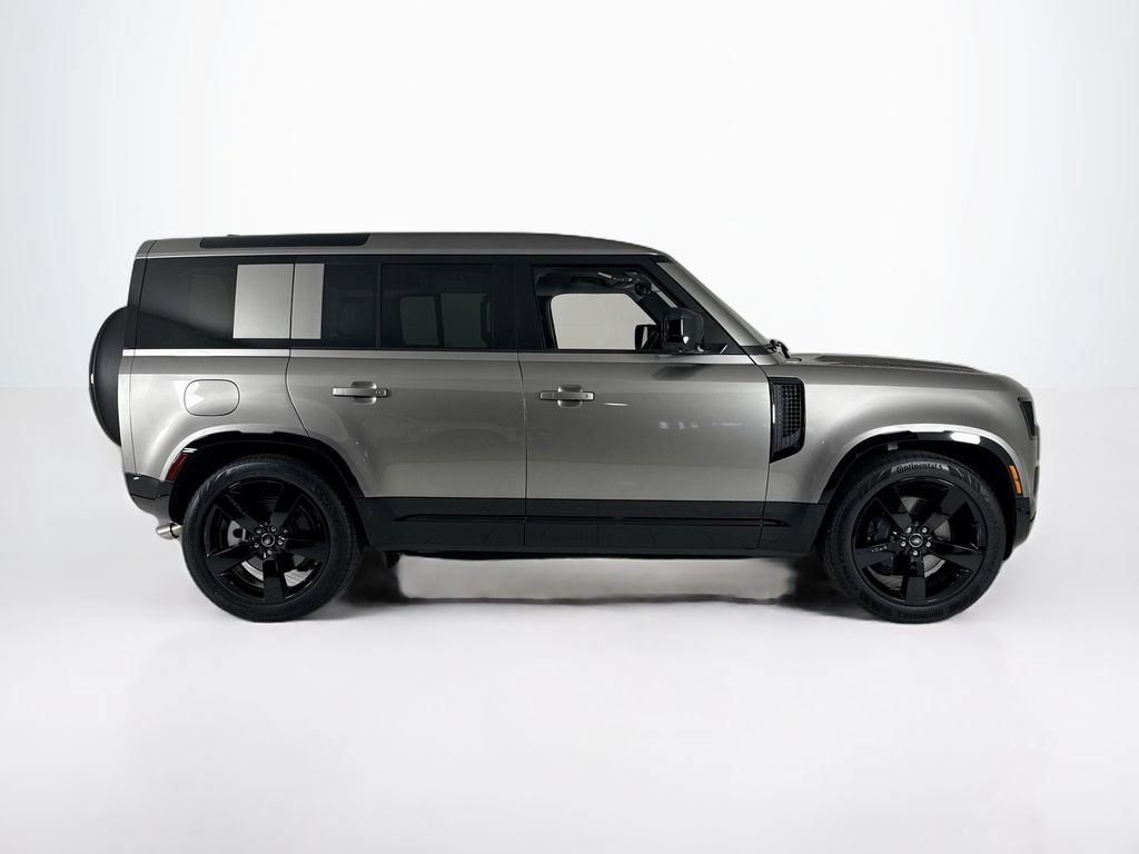 Used 2025 Land Rover Defender 110 X-Dynamic SE AWD/4WD image 6
