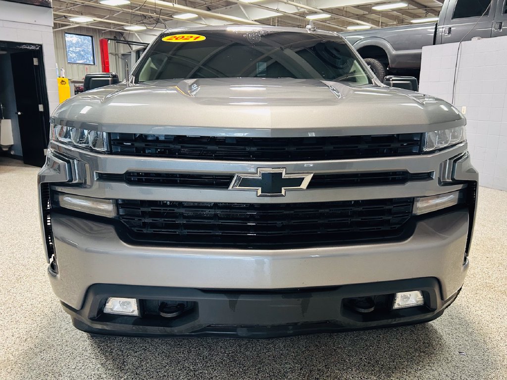 Used 2021 Chevrolet Silverado 1500 RST w/ Max Trailering Package AWD/4WD image 2