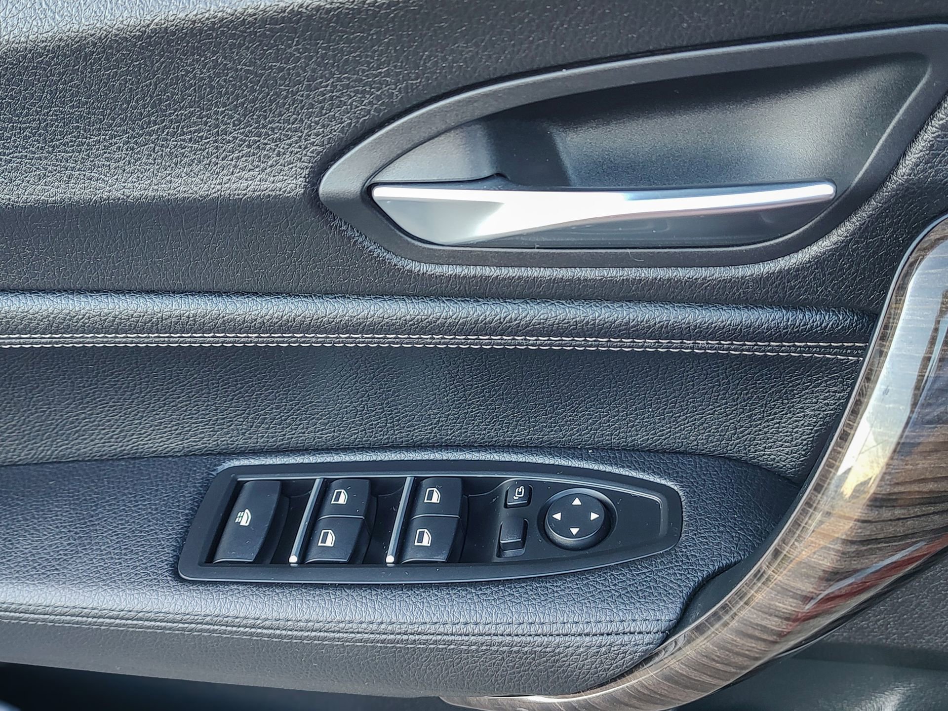 Used 2020 BMW 230i xDrive Convertible w/ Premium Package image 21