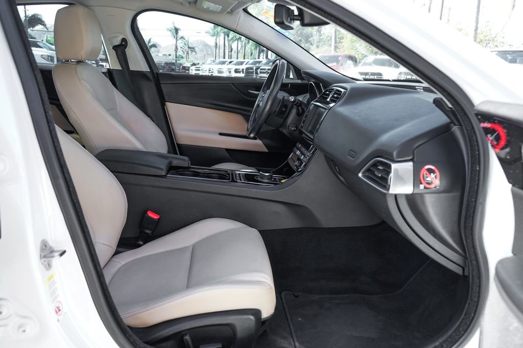 Used 2017 Jaguar XE image 38