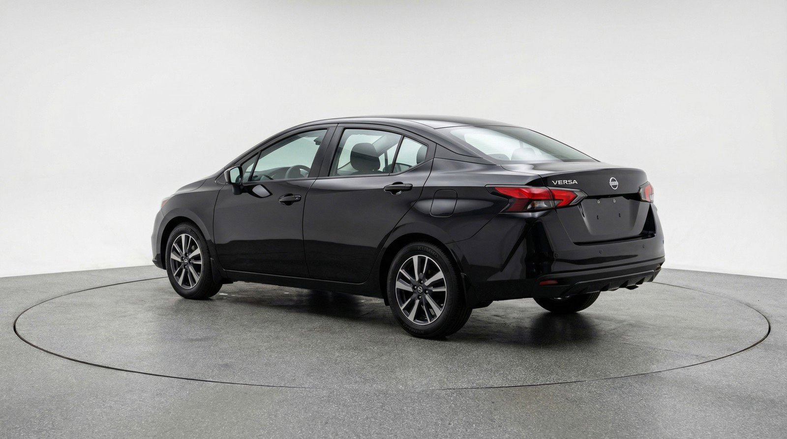 Used 2025 Nissan Versa SV image 6