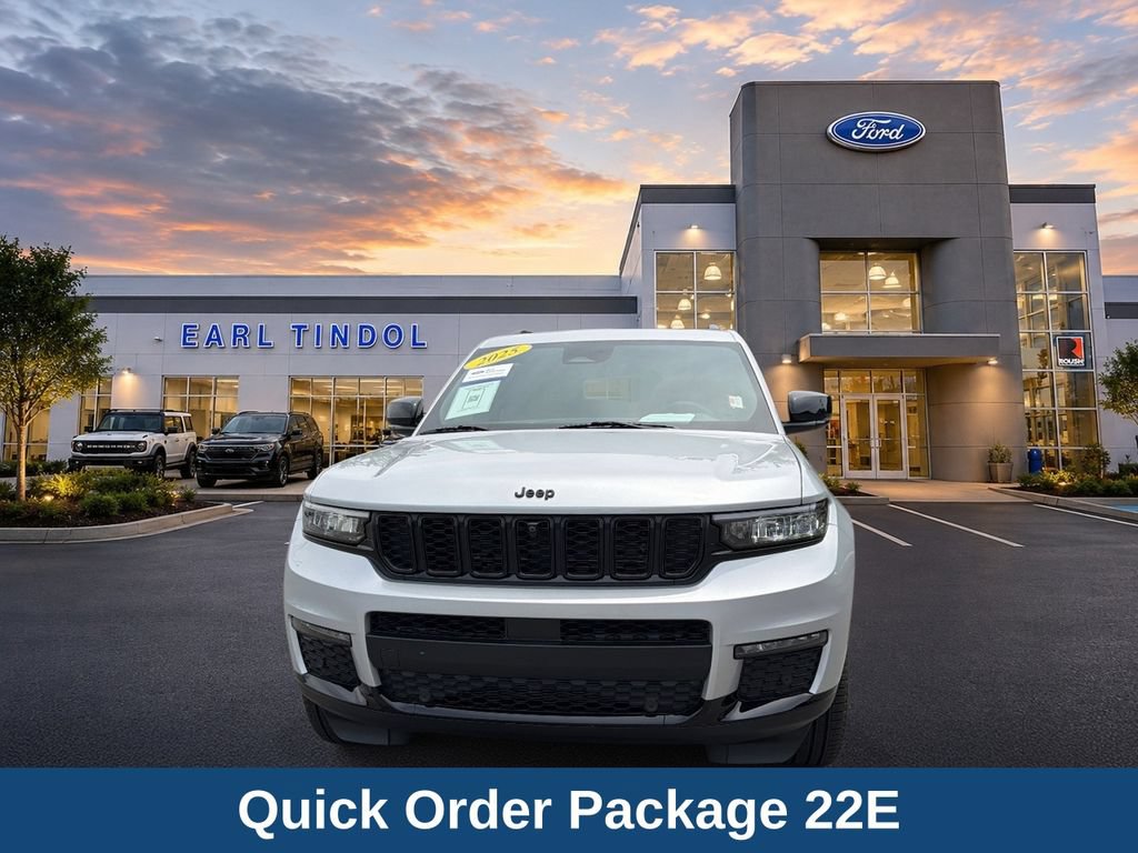 Used 2025 Jeep Grand Cherokee L Limited w/ Luxury Tech Group II AWD/4WD image 3
