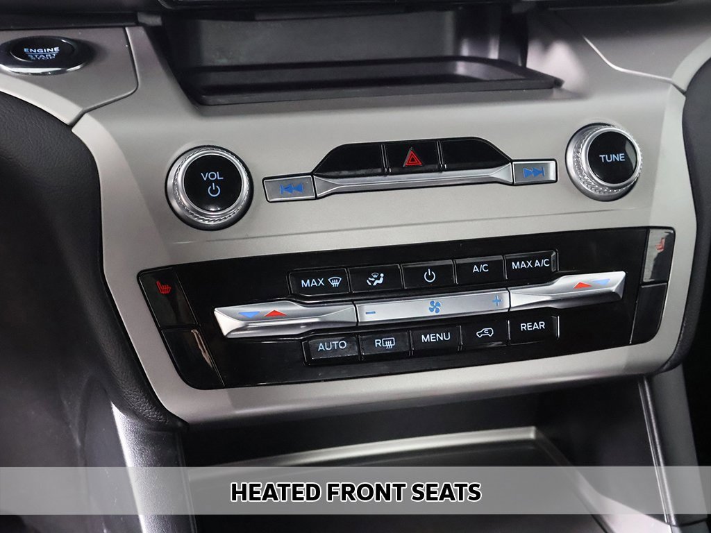 Used 2023 Ford Explorer XLT image 4