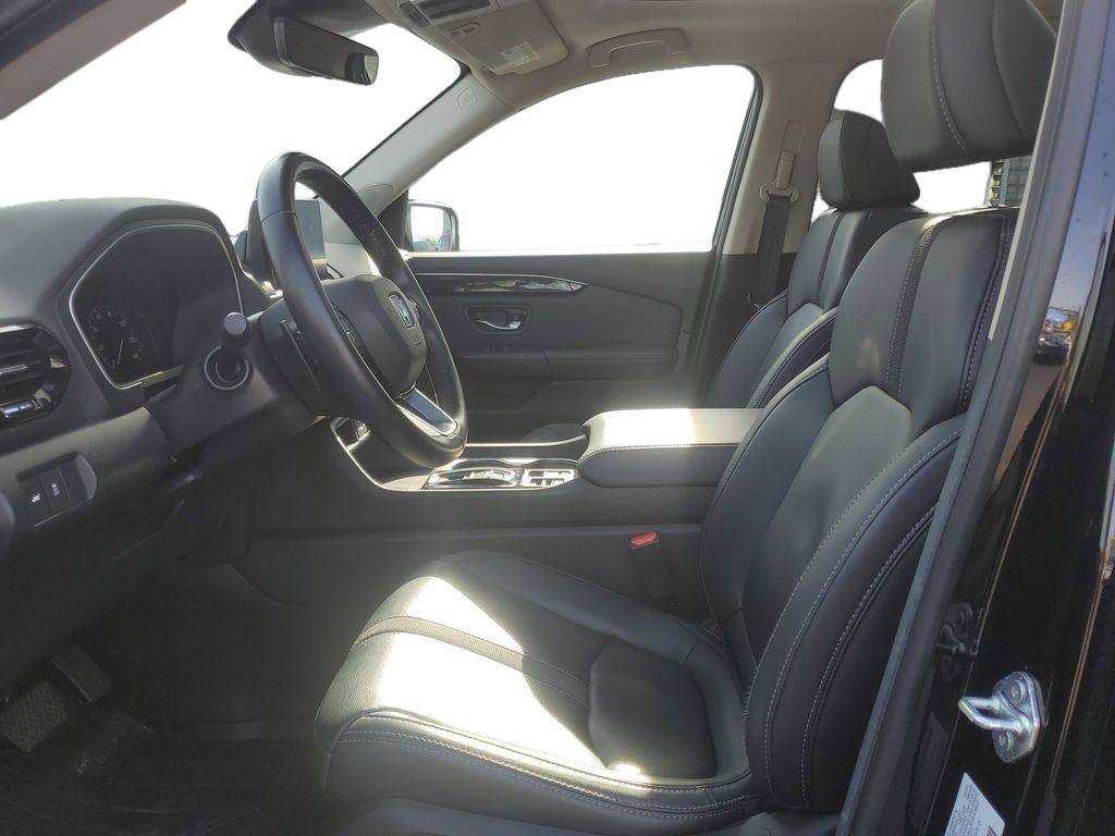Used 2025 Honda Pilot Touring image 8