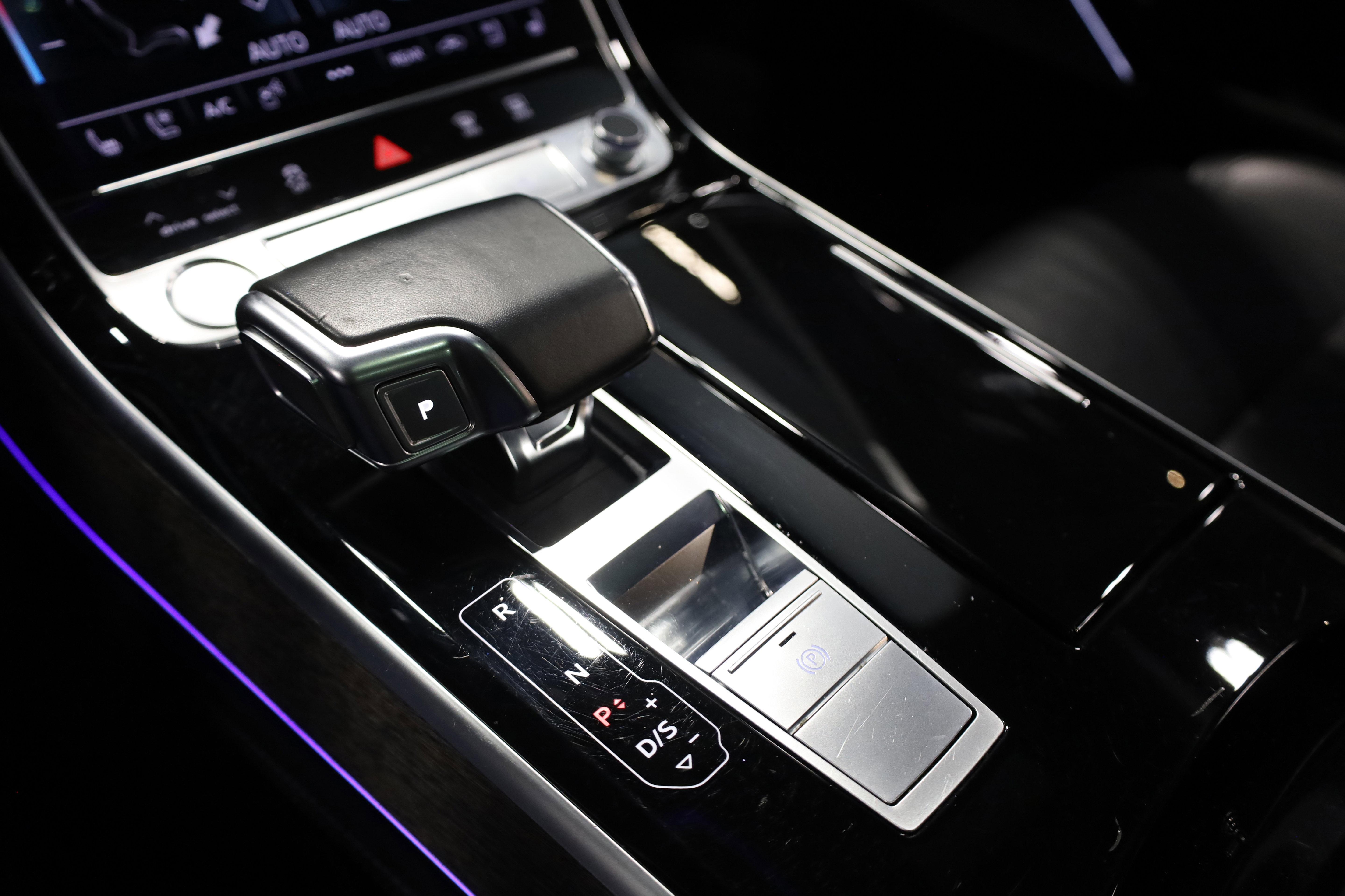 Used 2020 Audi A8 L 4.0T w/ Sport Plus Package image 33