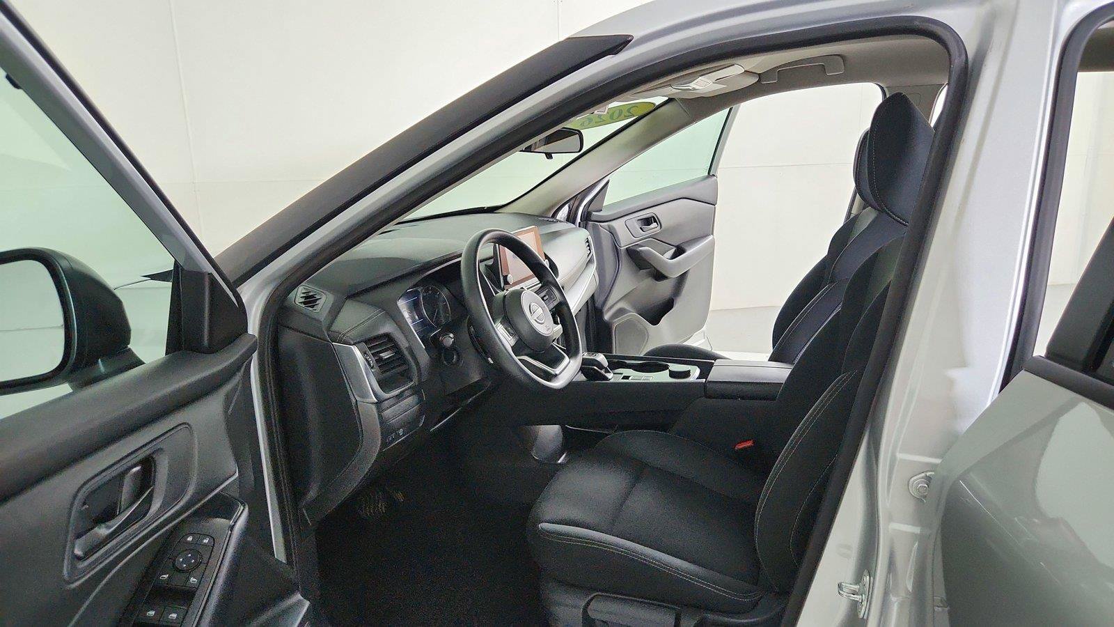 Used 2024 Nissan Rogue S AWD/4WD image 16