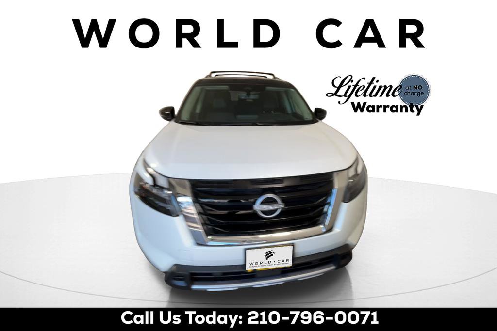 Used 2025 Nissan Pathfinder Platinum image 8