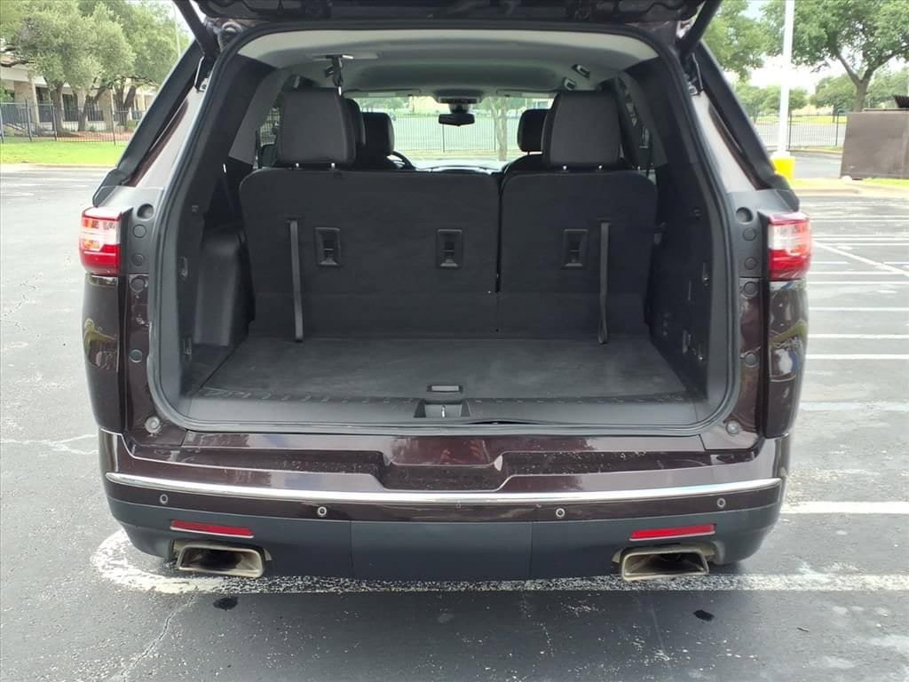 Used 2021 Chevrolet Traverse Premier FWD image 16