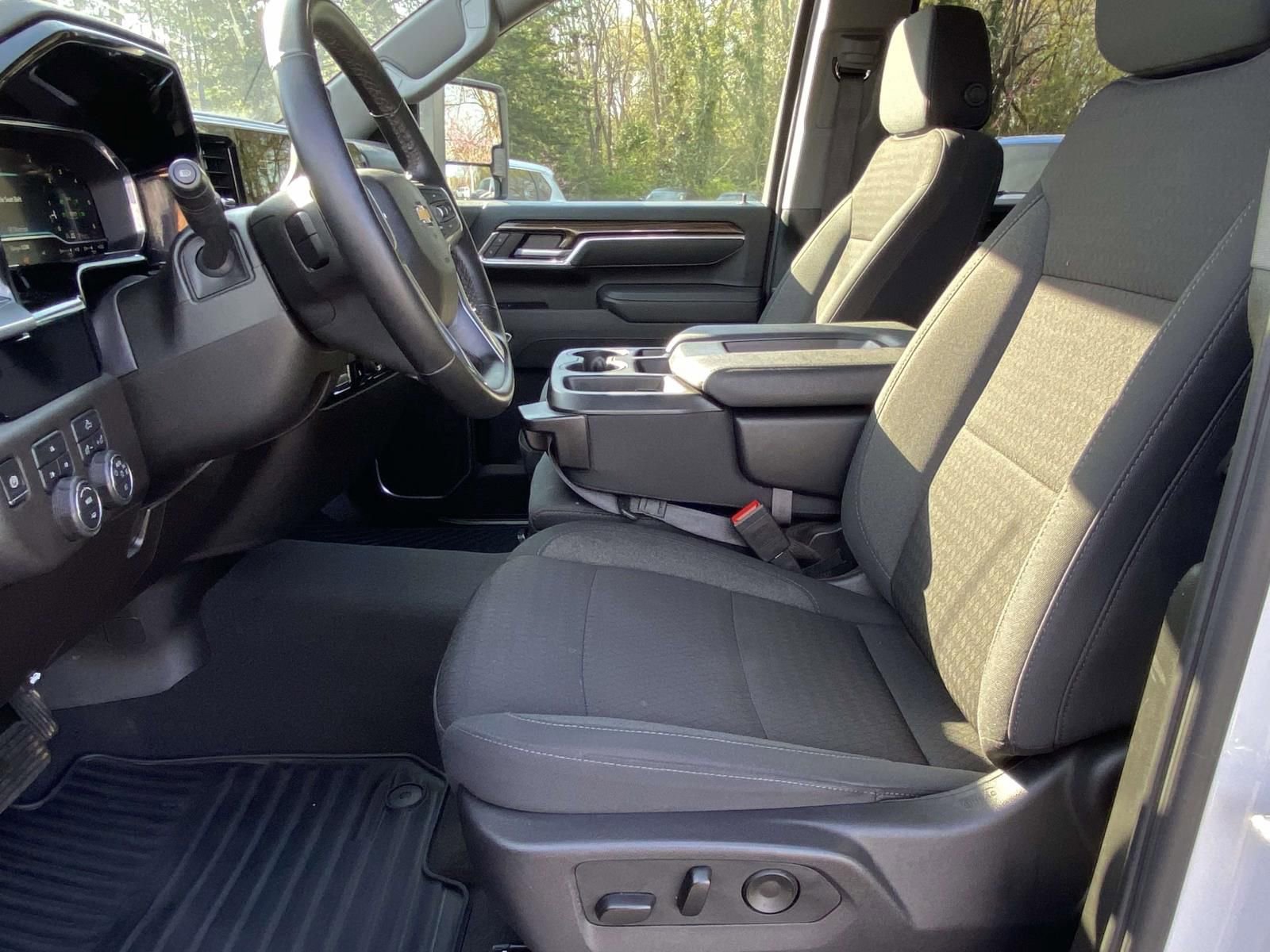 Used 2025 Chevrolet Silverado 2500 LT w/ Convenience Package AWD/4WD image 15