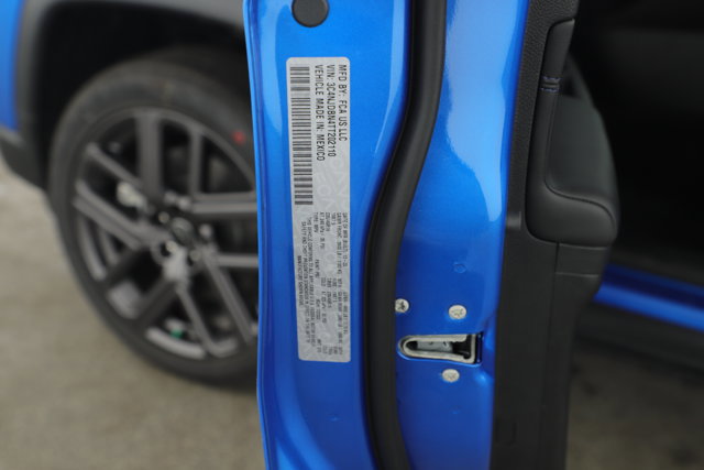 New 2026 Jeep Compass Latitude image 9