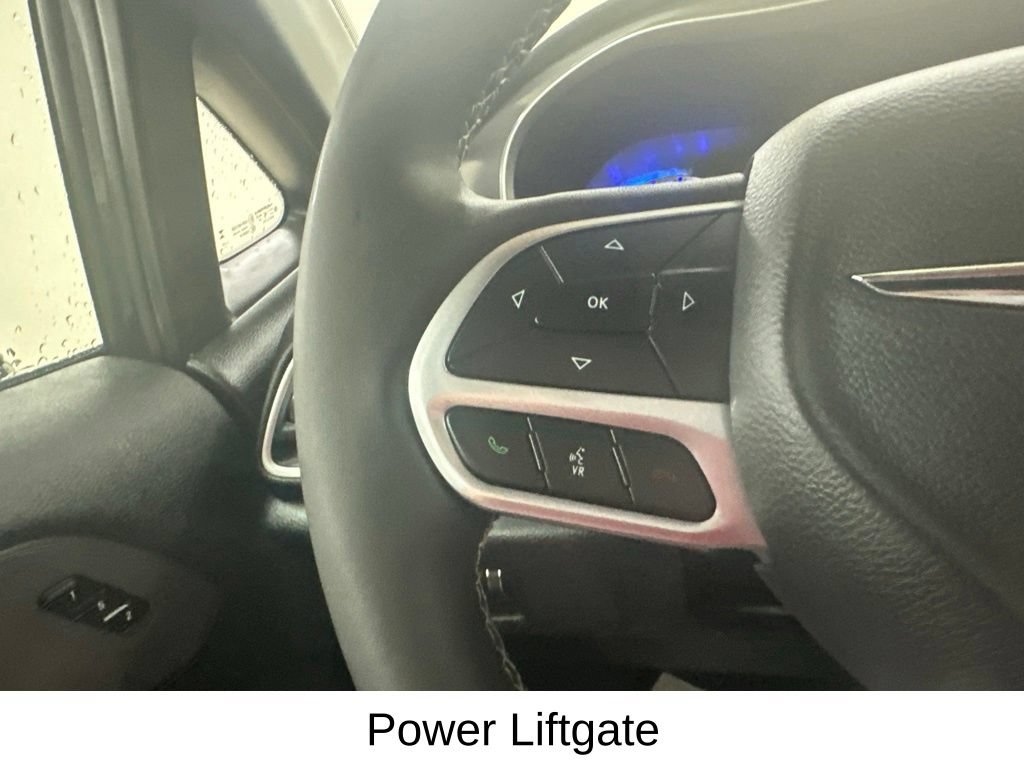 Used 2025 Chrysler Pacifica Select FWD image 34