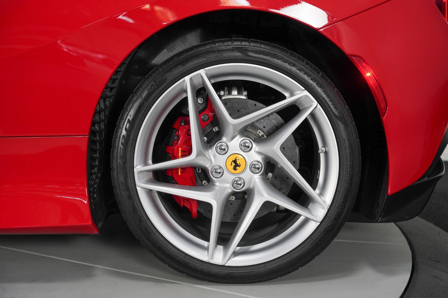 Used 2022 Ferrari F8 Tributo RWD image 19