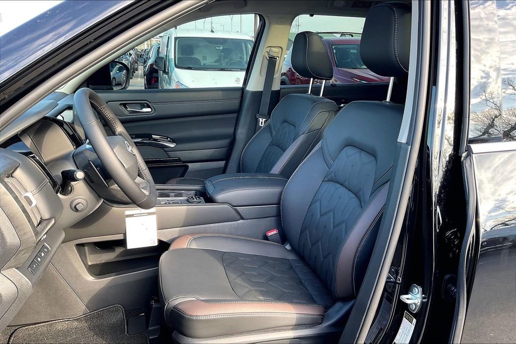 New 2026 Nissan Pathfinder Platinum w/ Cargo Package image 14