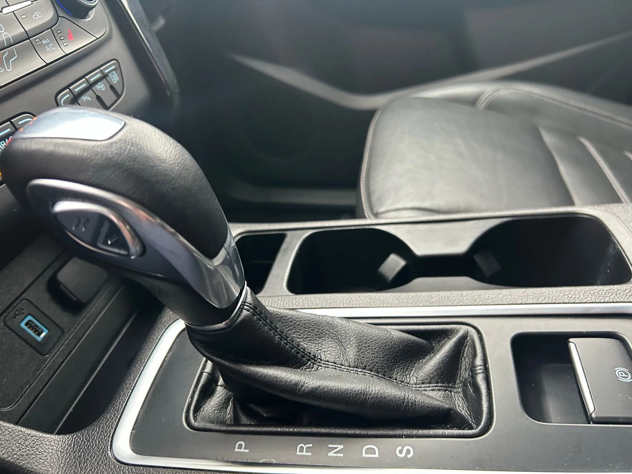 Used 2019 Ford Escape Titanium image 11