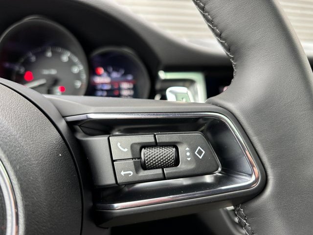 Certified 2026 Porsche Macan AWD/4WD image 16