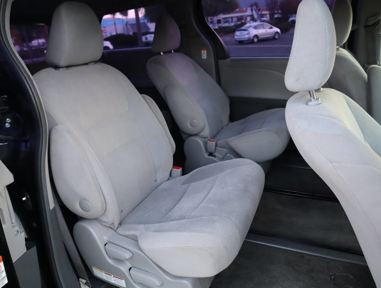 Used 2015 Toyota Sienna L image 33